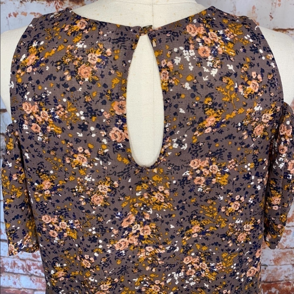 Xhilaration Flowy cold shoulder tiny floral print mauve purple top shirt medium - Picture 5 of 7